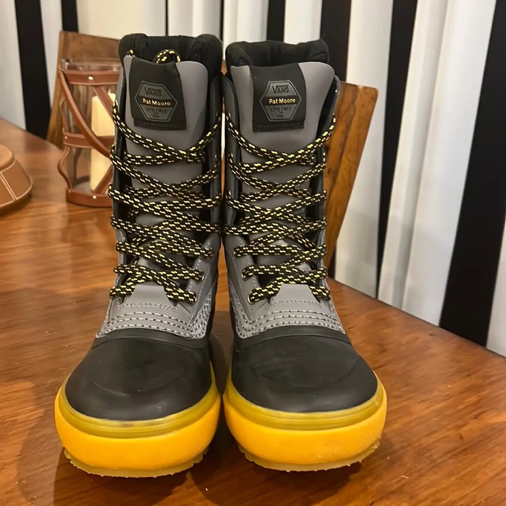 Vans Standard Snow Winter Boots Pat Moore Grey Black new Mens Size 8.5